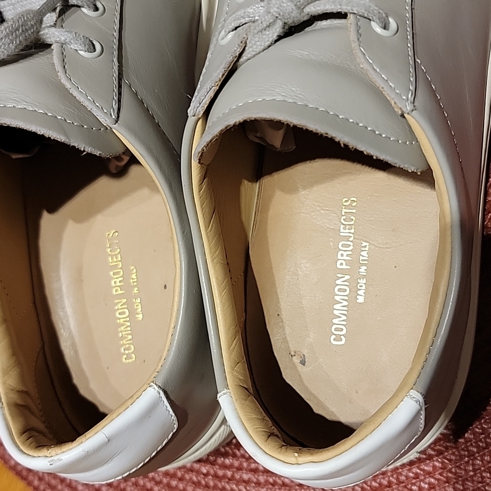 Common Projects sneaker. Size 10 - Picture 6 of 11
